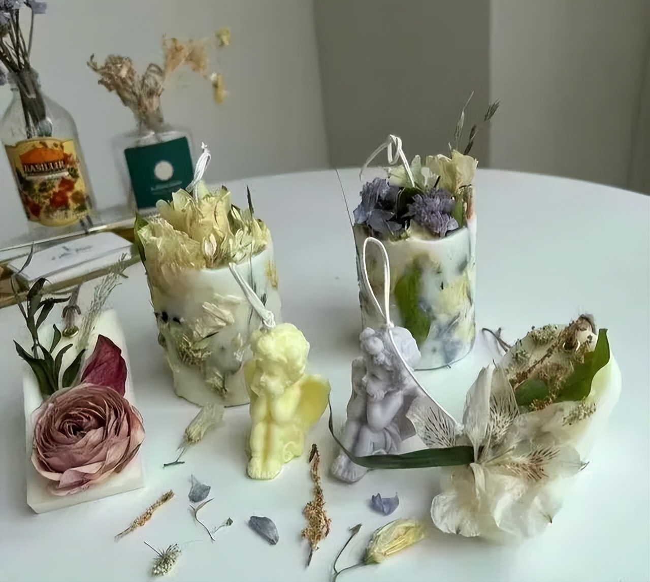 朴信惠产后首次露面 认真制作手工蜡烛状态似少女