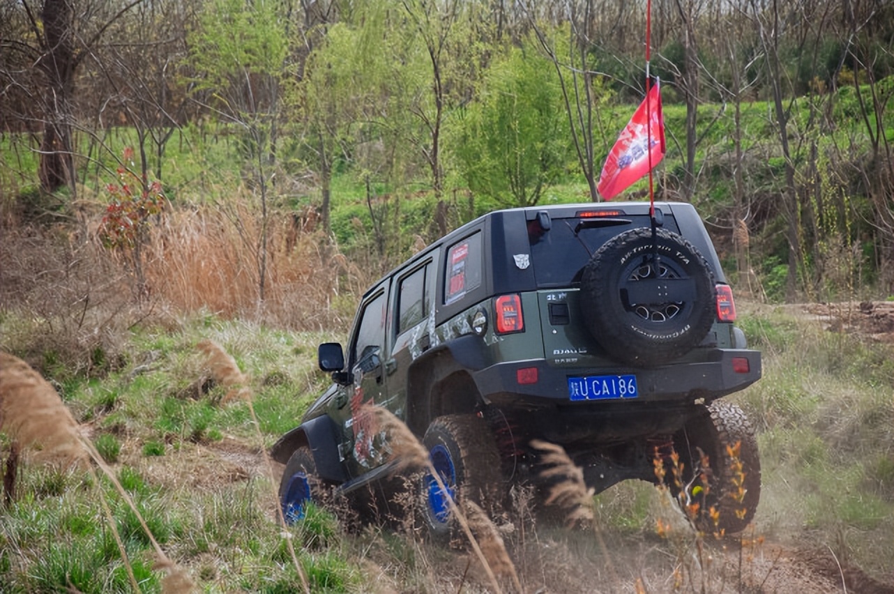 ���ػ�׳�� ��ΪӢ�ۡ�����ԽҰ�����ؾ����ֲ�ԽҰ���Բ����Ļ