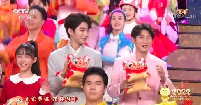 张小斐“同款”淘宝卖爆!虎年春晚,还有这些超强带货王