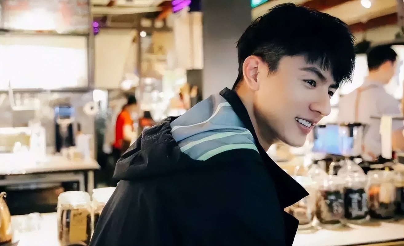 身高超185的10位男星，个个“鹤立鸡群”，不用自欺欺人谎报身高