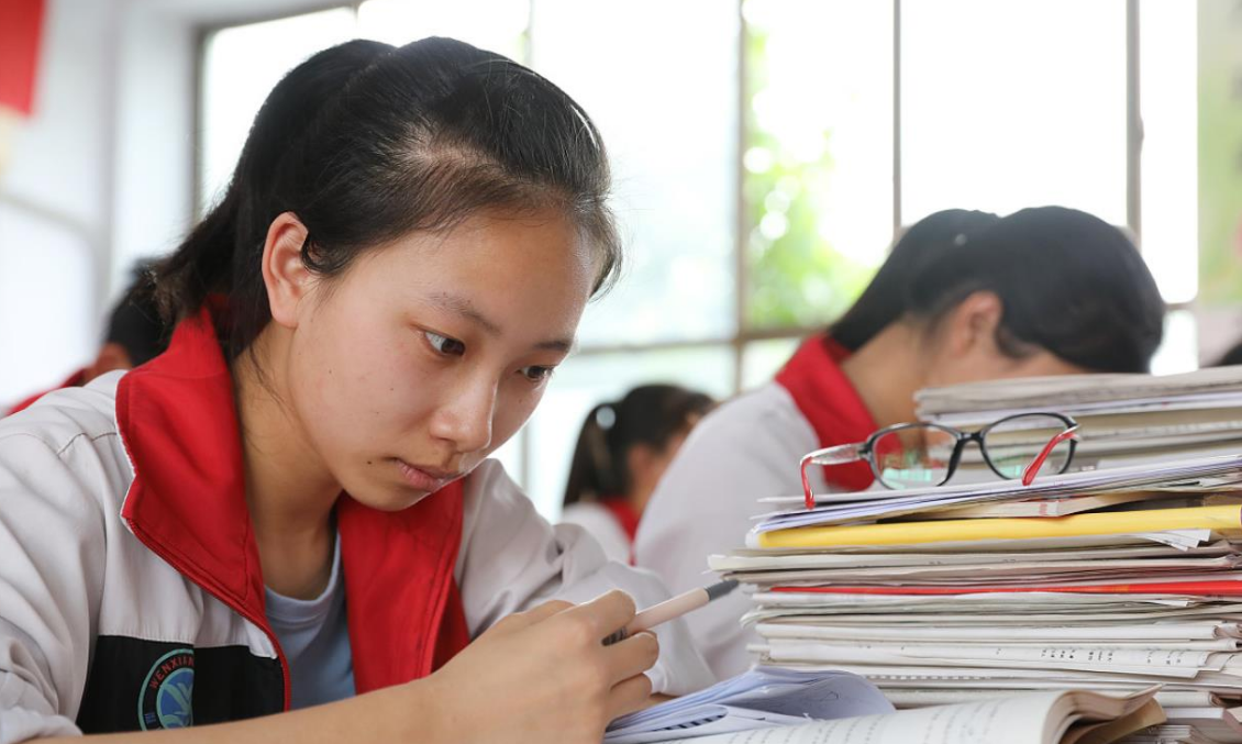 安徽省文科有多难？500分也考不上本科，看到其他省份学生很委屈