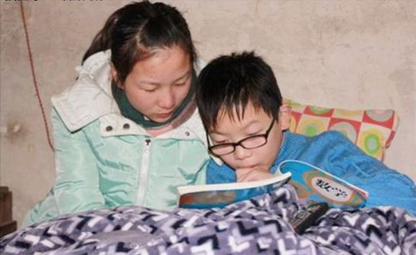 2013年，18岁高三学生花60万雇凶弑父杀姐，姐姐临死仍锁门护弟弟