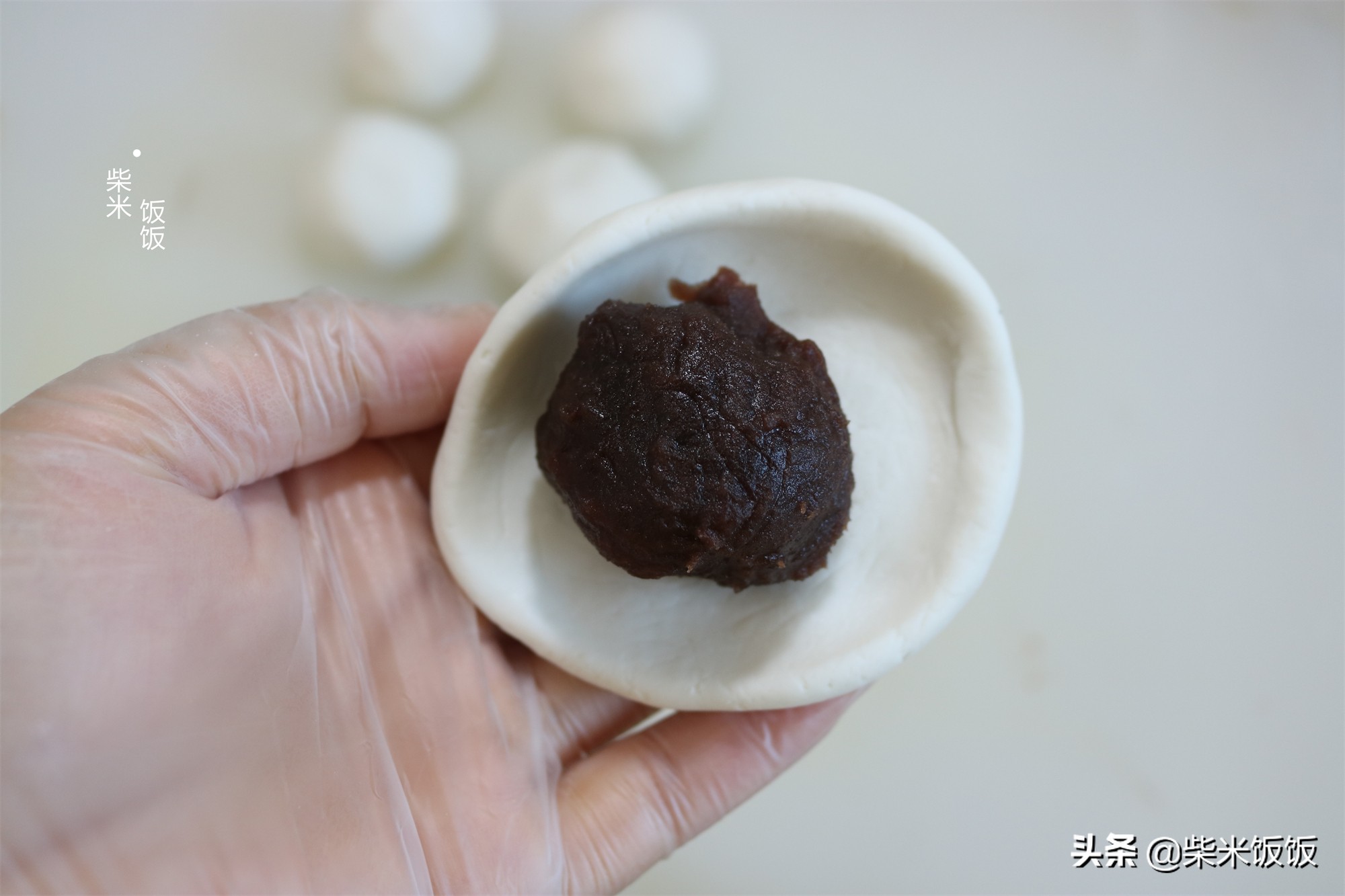 咬一口，外酥里糯，这个饼我家隔几天做一次，冬天吃正合适