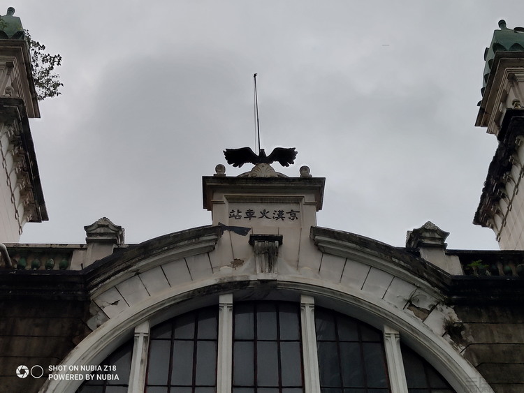 系统升级会“负优化”拍照？我们测了两台手机