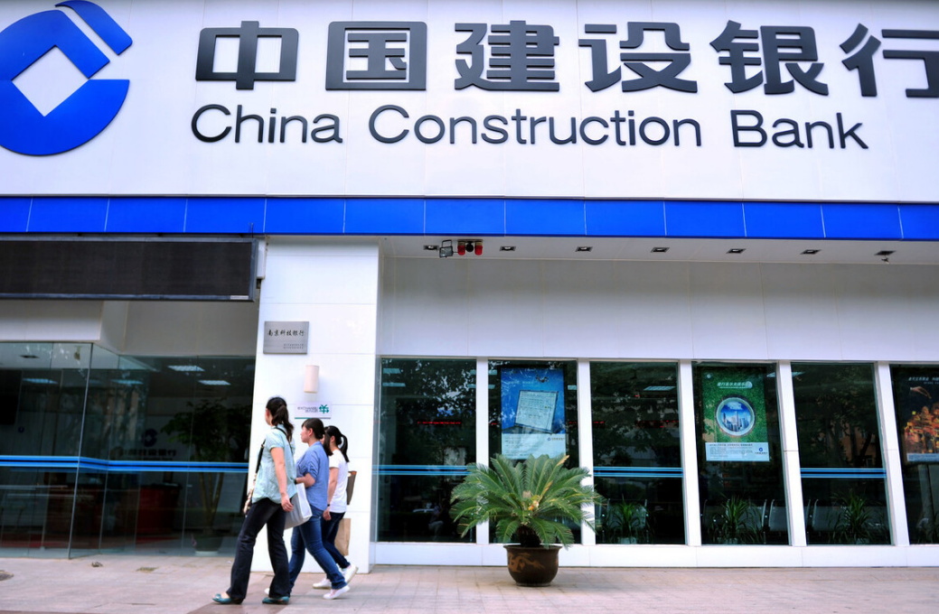 国内的四大银行有中国工商银行,农业银行,中国银行以及中国建设银行.
