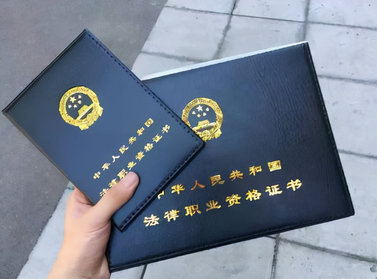 毕业多年后才发现，公务员和律师的差距不只是薪资，幸亏没选错