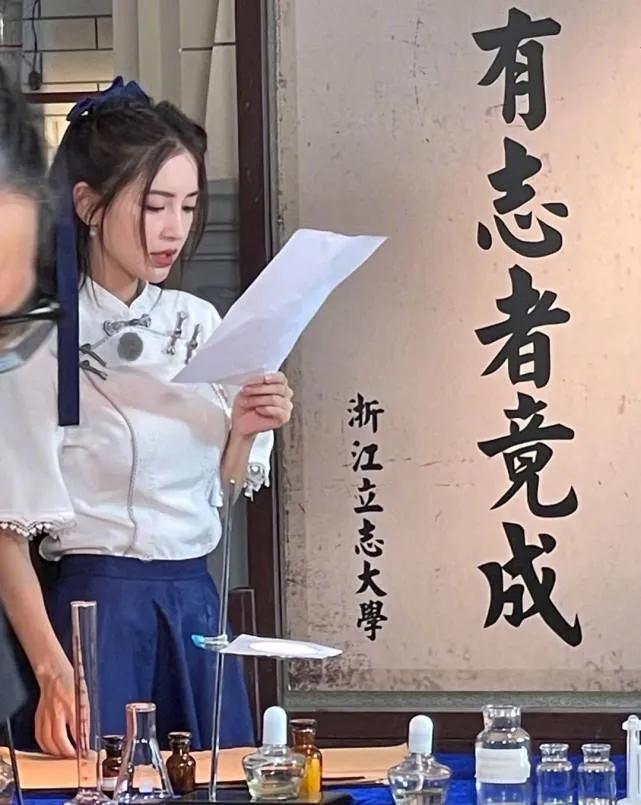 Angelababy的民国风打扮真的好漂亮啊！宛若天仙下凡