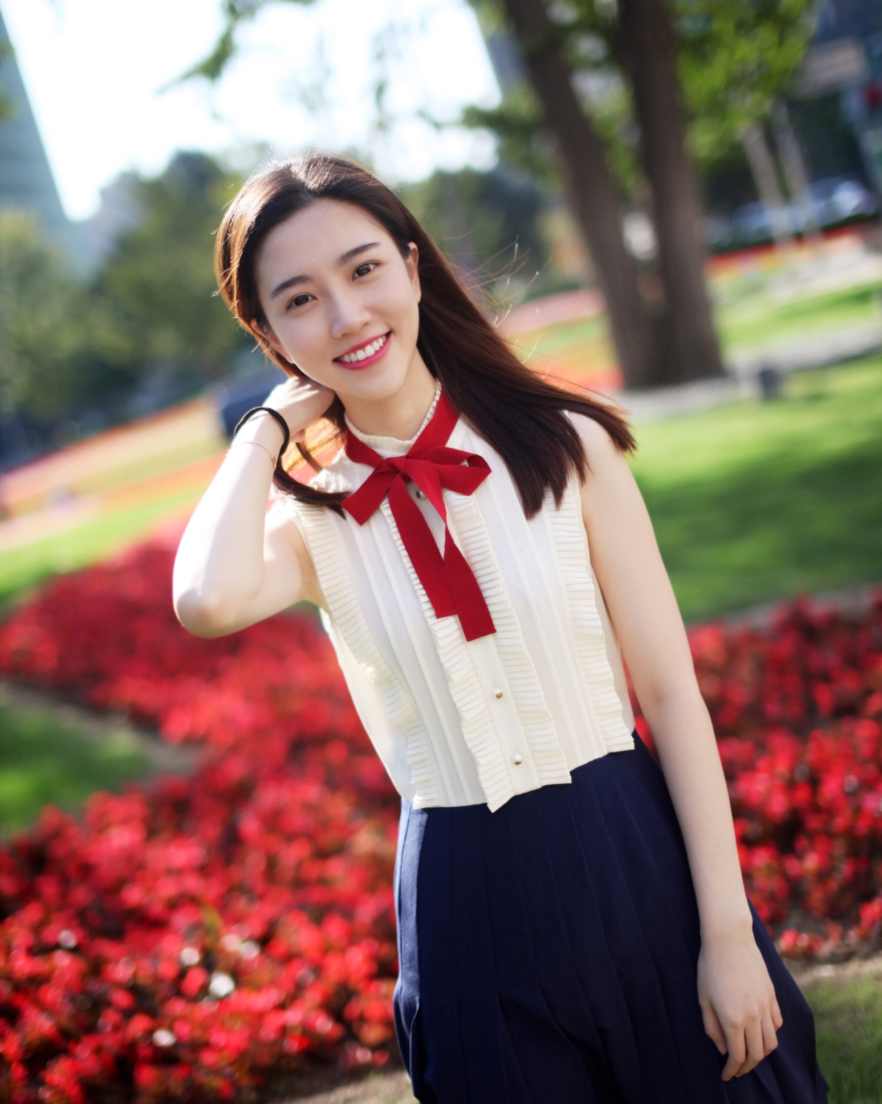 江苏卫视女主持人张纯烨，形象清新自然