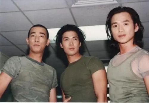 《古惑仔》3人组再聚，早已忘却当年恩怨，陈小春开口叫“大哥”