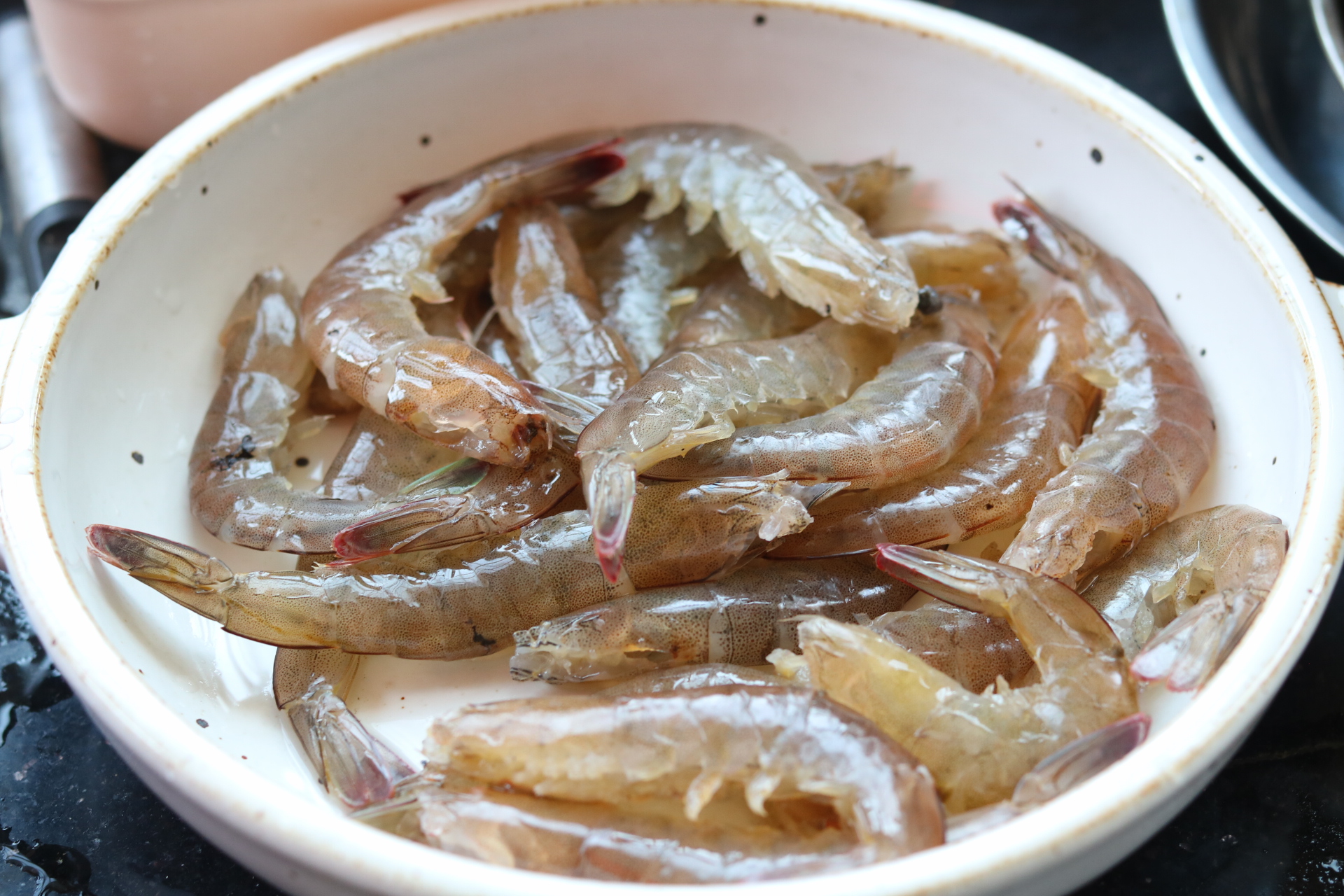 媳妇做大虾的新方法，不加水煮，出锅虾肉鲜甜有嚼劲，一点也不腥