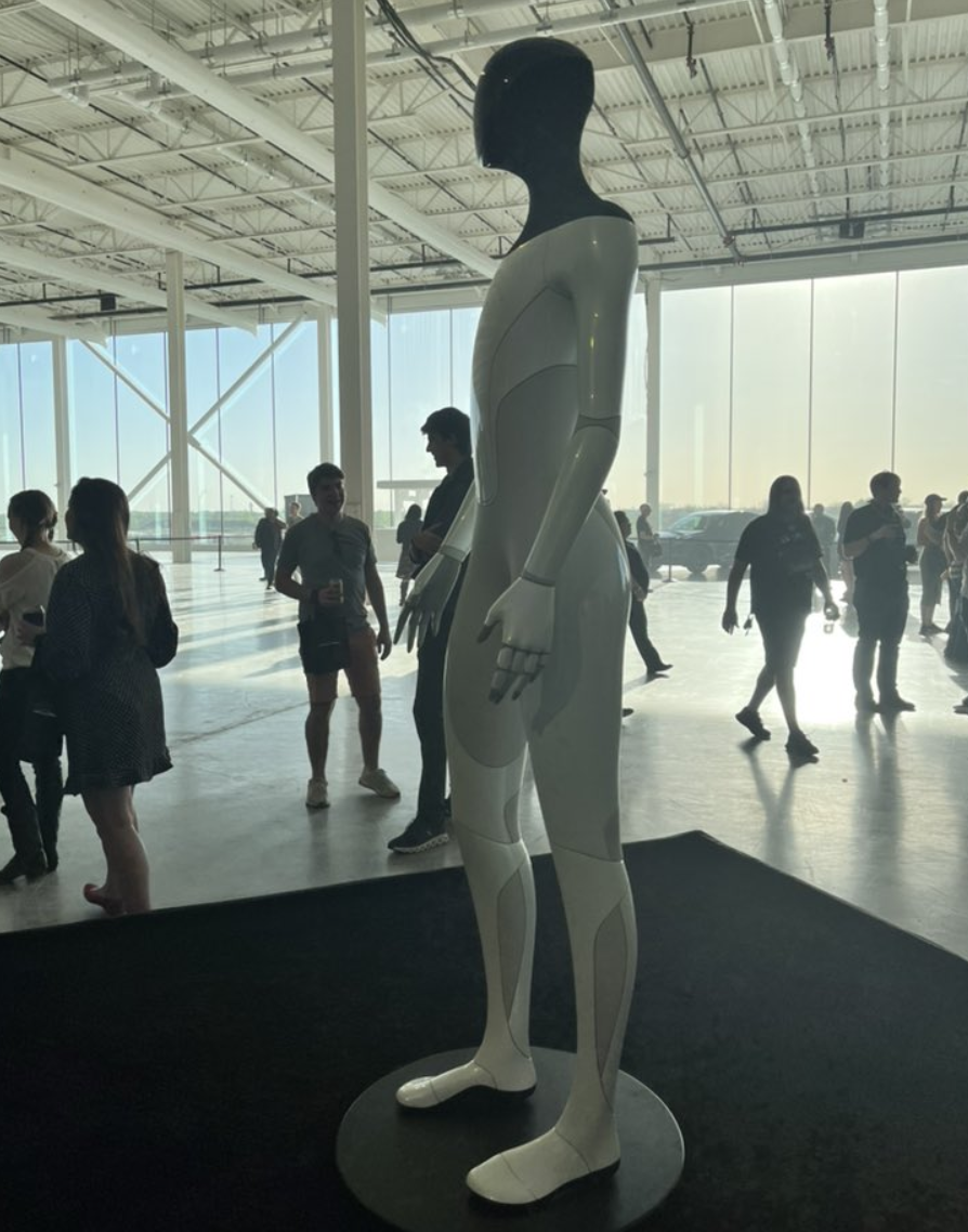 都在明年！马斯克：赛博皮卡和人形机器人量产“明年一定”