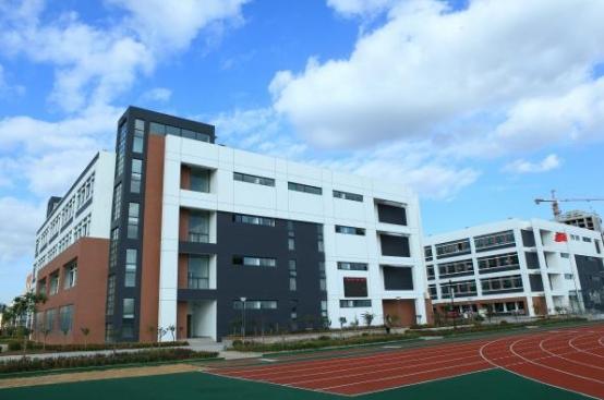 “大学毕业后，我去了民办学校教了三年书”，过上了悲惨的生活