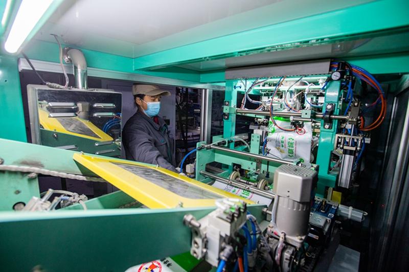 �������ռ��ţ������� ���г� ����Ӧ