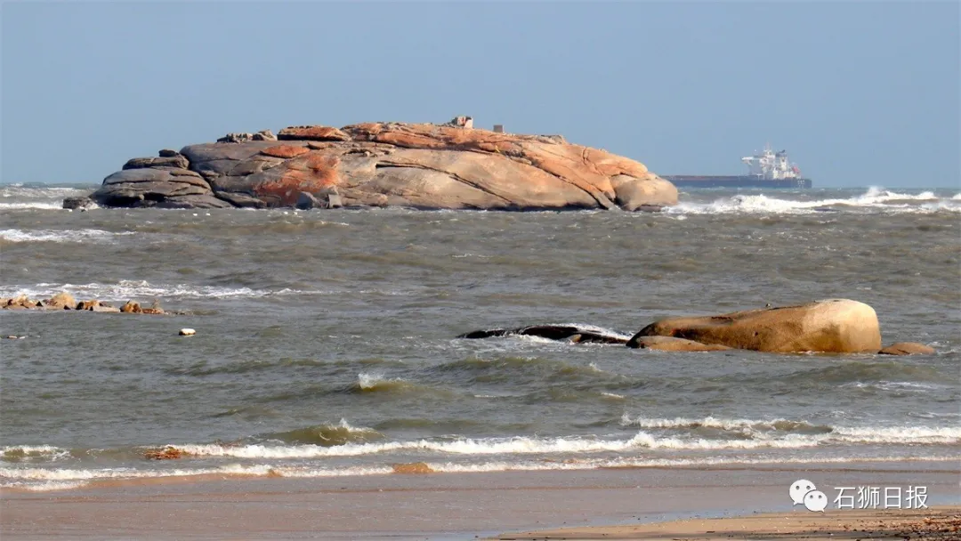 风劲潮涌浪高起，石狮海湾大风歌