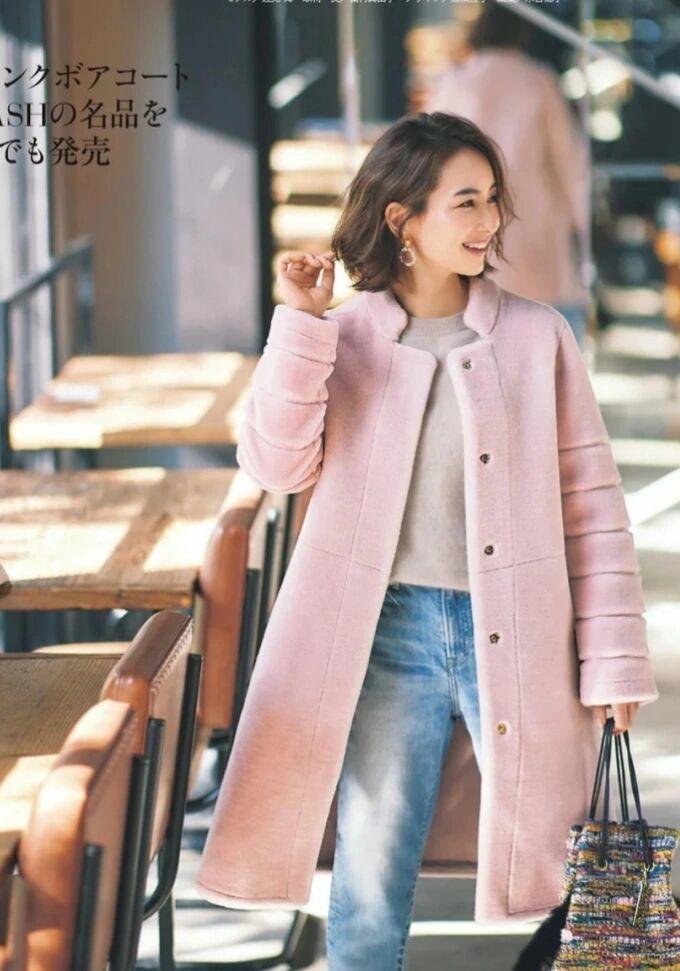 “粉色大衣”才是日本女人穿出精致感的秘诀，优雅温柔，值得借鉴