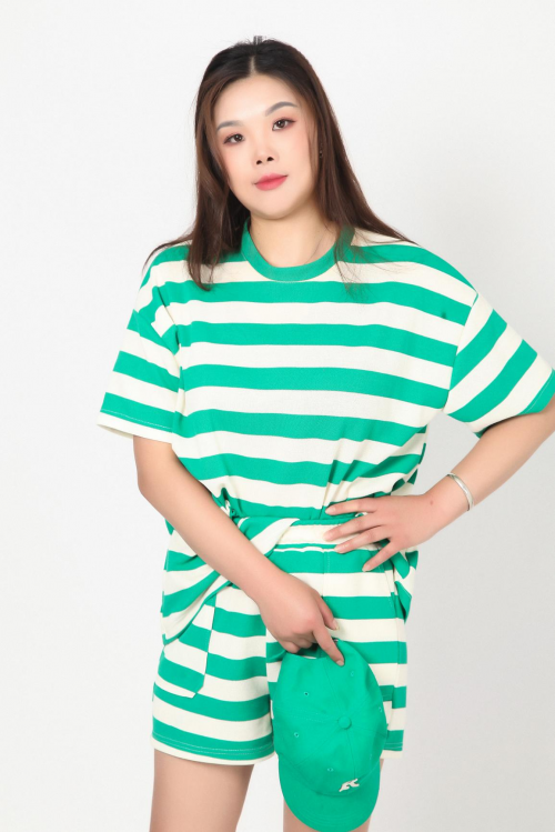 模特丹妮：签约经纪公司，演艺新方向