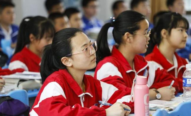 民办学校招生迎来“变化”，有钱人想进私立也困难，家长坐不住了