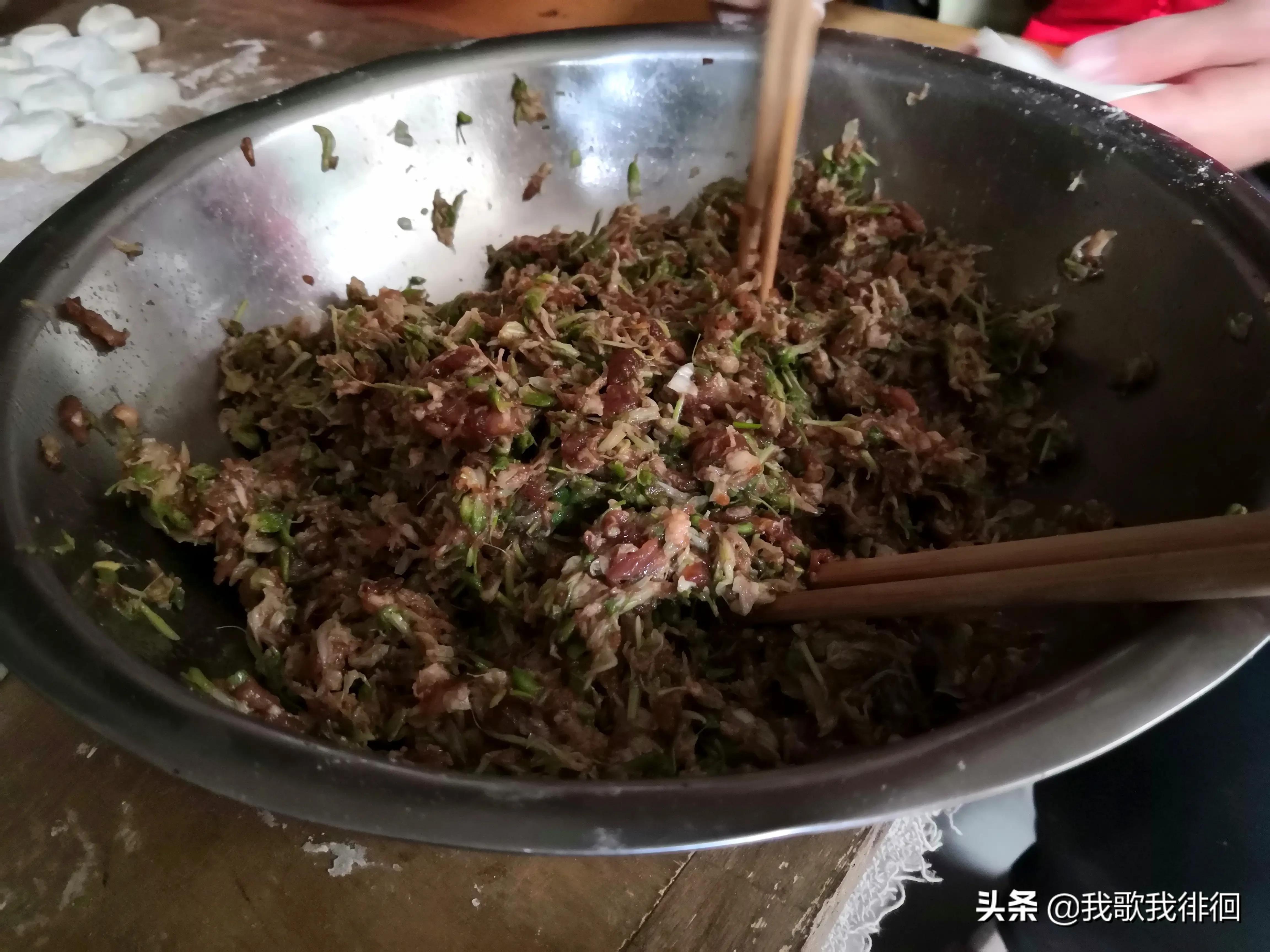 洋槐花饺子馅怎么做好吃（这个做法香而不腻又简单）