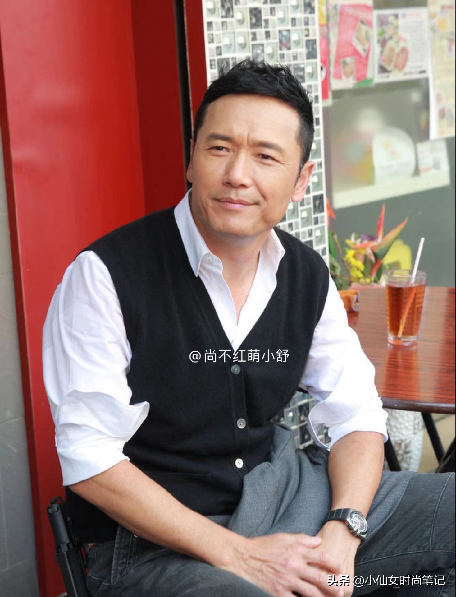 看了63岁苗侨伟的造型，才发现：这男人容貌越老，却越儒雅帅气