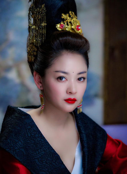 离婚13年后，连奕名和陈佳妍的生活状况有何不同？