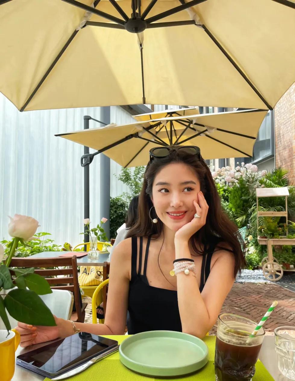 杨釆钰这小酒窝真迷人