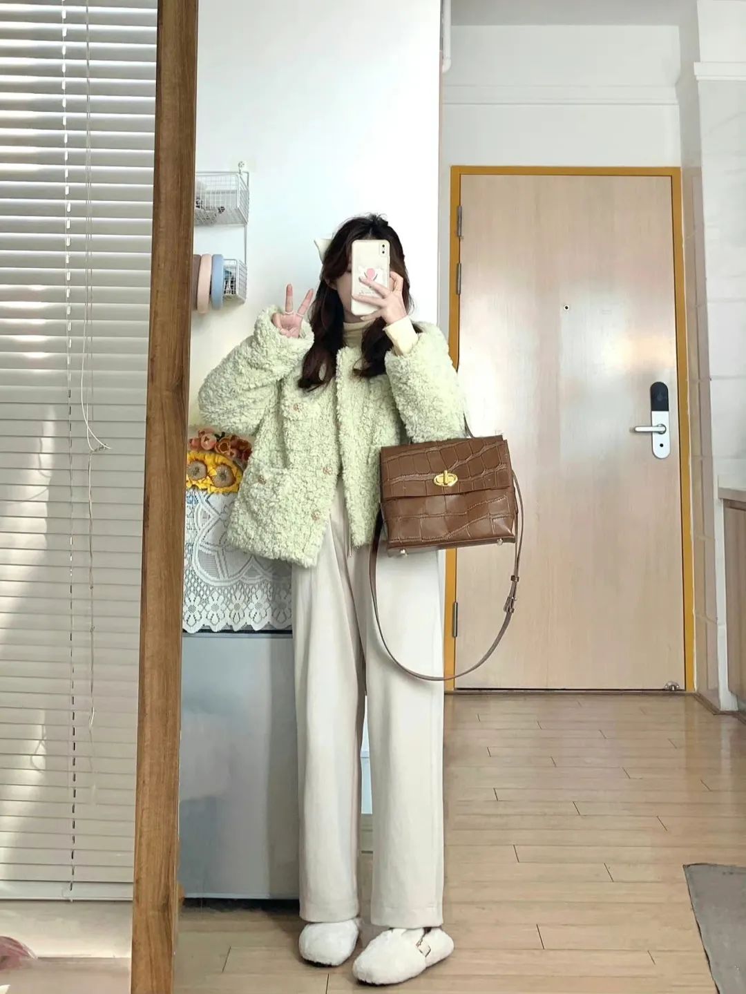 小个子女生春季穿搭技巧(小个子女生如何穿搭)