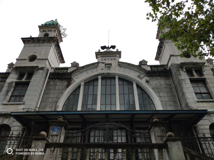 系统升级会“负优化”拍照？我们测了两台手机