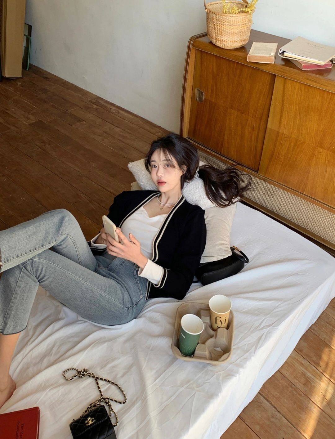 韓國小姐姐適合“冷淡風”，選擇簡約色服飾搭配，造型輕奢又高級