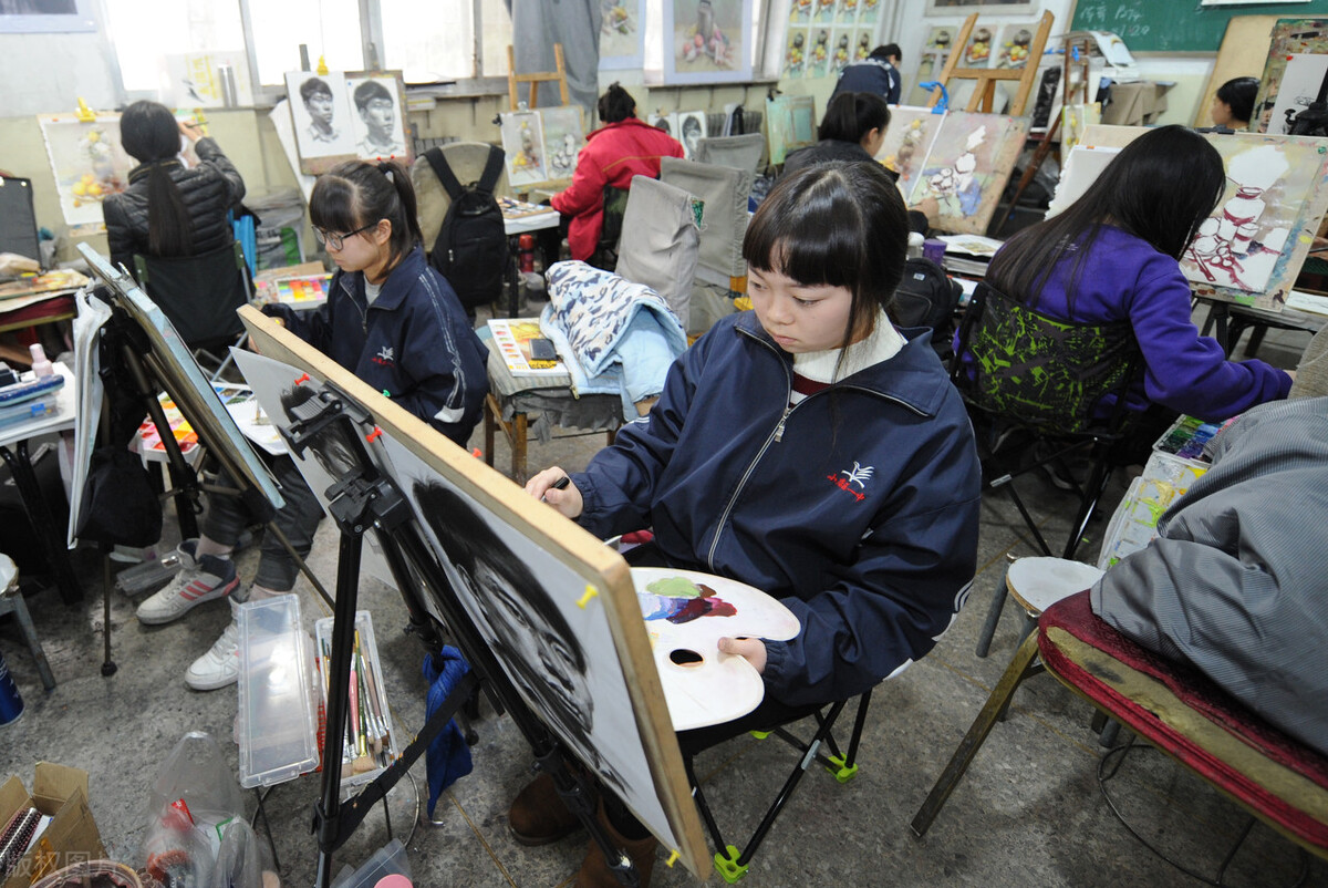 美术艺考生培训去大画室还是去小画室！不去小画室的七大理由