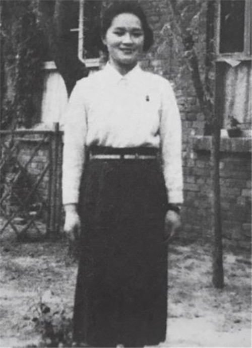 97年钱瑗病逝，8天后昏迷中的钱钟书突然喊道：阿圆，转去自己家