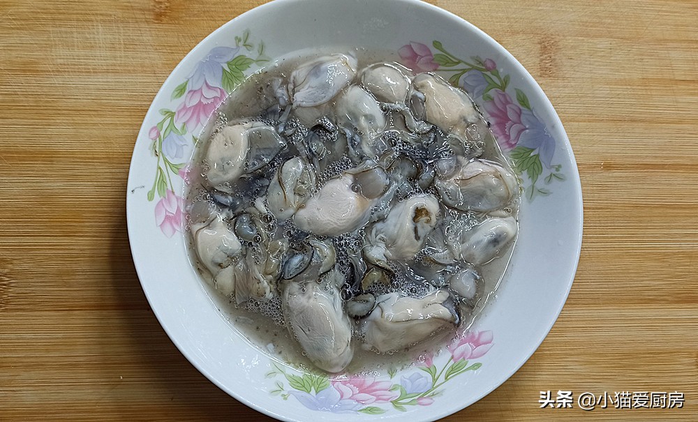 用蒜蓉粉丝蒸煲生蚝，3斤都不够吃，鲜嫩多汁入口那一刻太过瘾了
