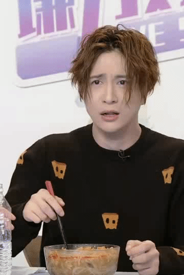 亲错老公、直击要害、反向带货，明星的社死瞬间能有多好笑