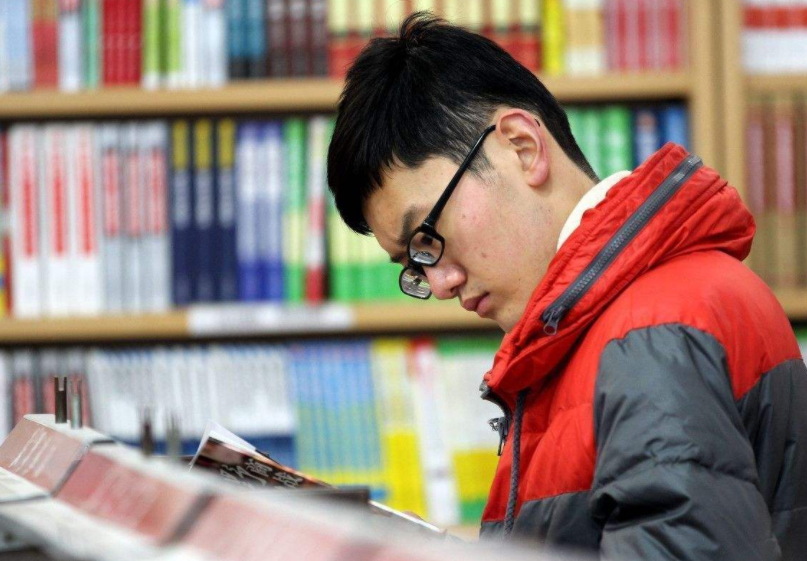 “不想放假”，大学生含泪吐槽的背后，原因让家长沉默不语