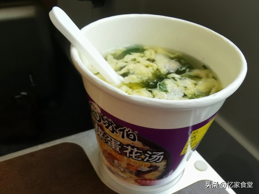 高铁盒饭降价了，为啥还是很少人吃？内部员工：主要有3个原因