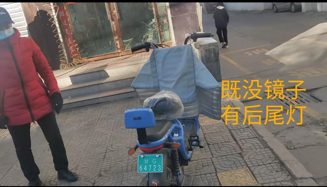 电动自行车上牌容易不要驾照，为何很多人不想买？车主：实用性差