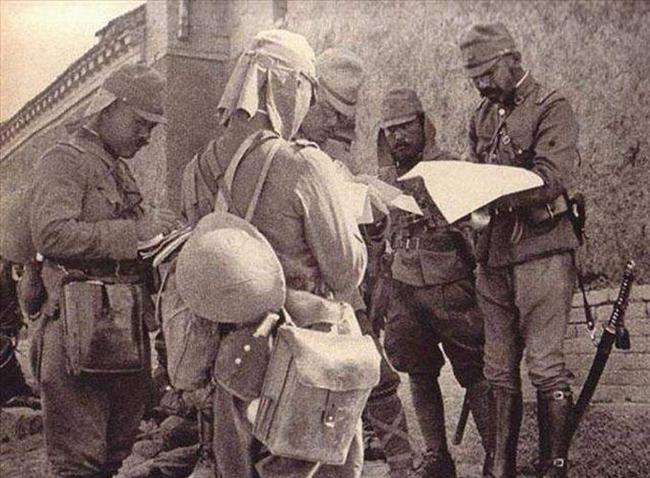 南京被日军攻陷，大汉奸陶锡三宴请日军军官，女儿姨太太无辜遭殃