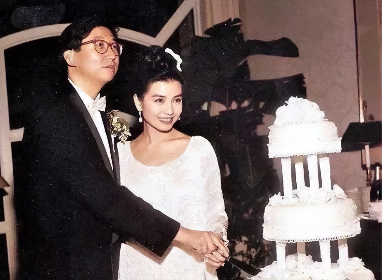 长着一张红颜祸水的脸，感情经历却洁白如纸，这12位女星太稀缺