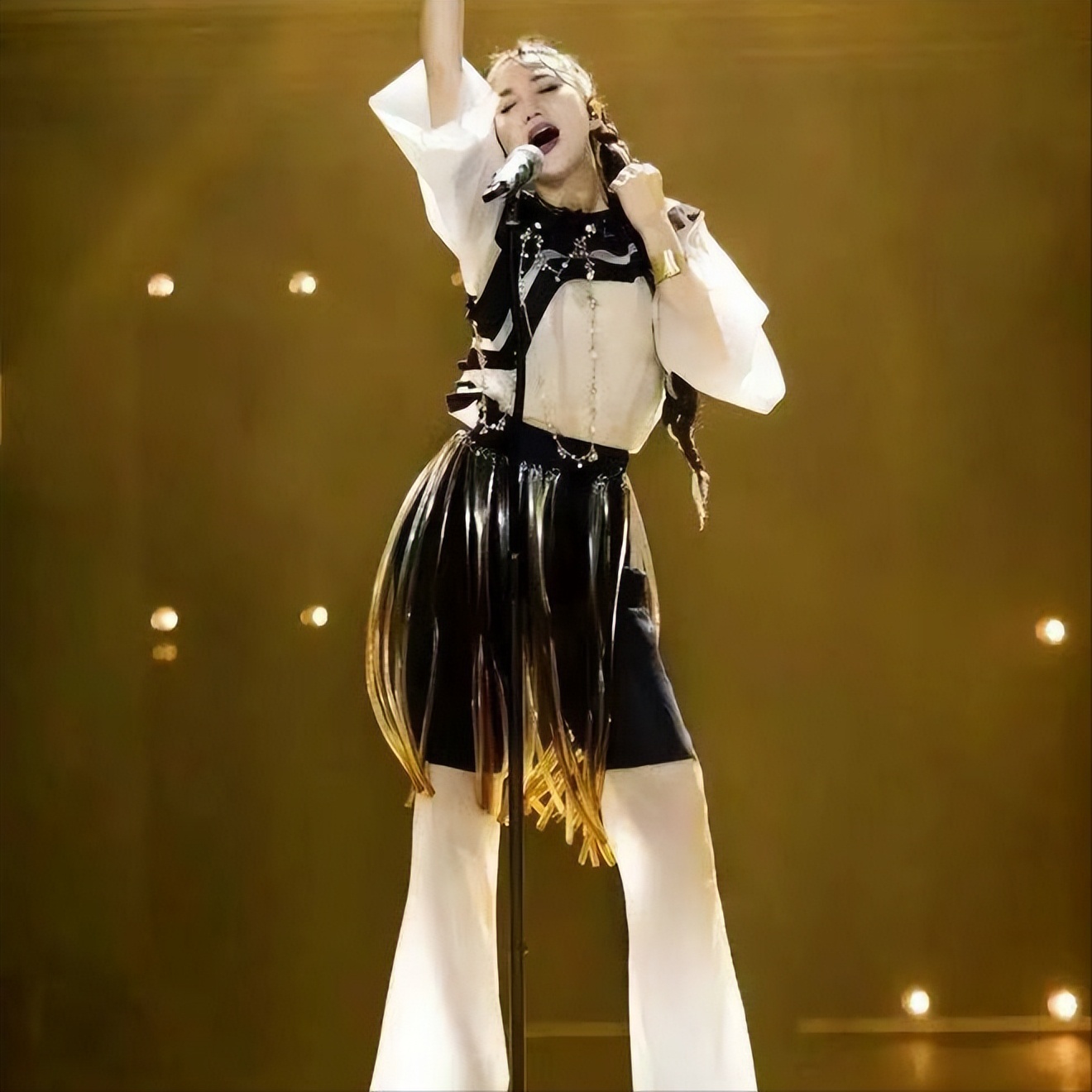 “偷偷过气”的7位歌手，有人靠浪姐翻红，有人从商身家上亿