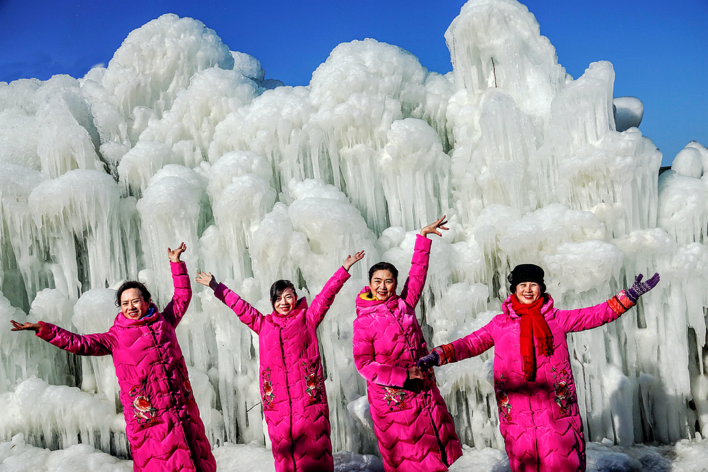 七彩峡谷冰雪节
