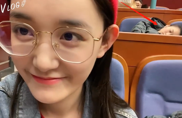 明星校园生活大不同！AB一周10块钱，郑恺开豪车上学，杨紫接地气