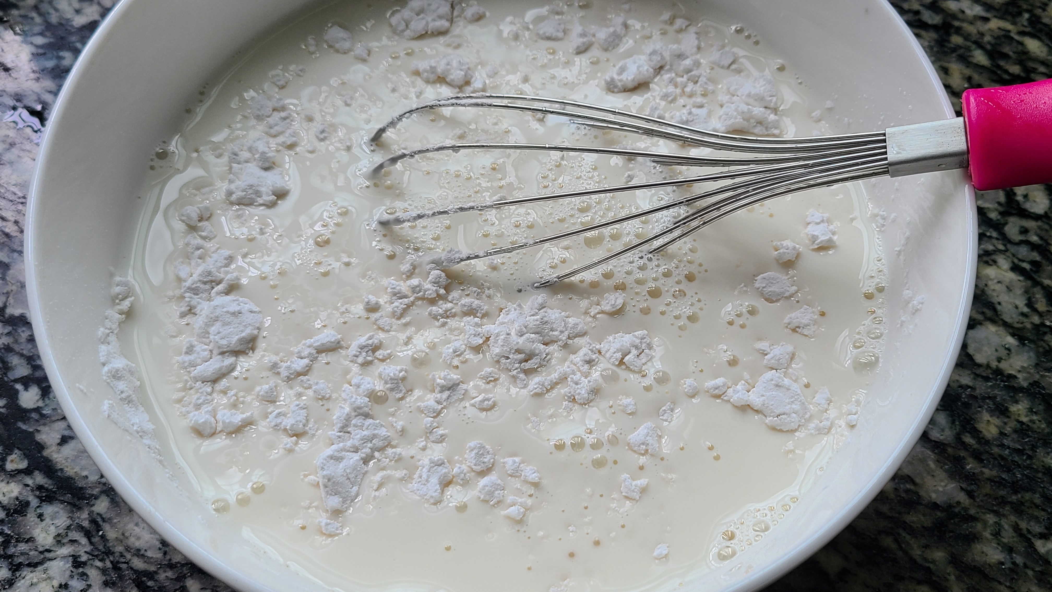 千层糕是出了名的广东美食，软糯Q弹香味浓，好吃又简单