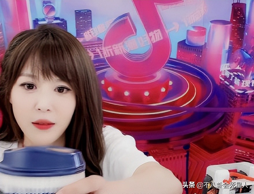 直播4小时1400万、一幅字4.5万，过气明星花样捞金，个个能赚