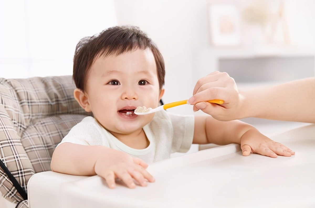 宝宝添加辅食有讲究，牢记“十不吃”，别等孩子厌食或生病才后悔