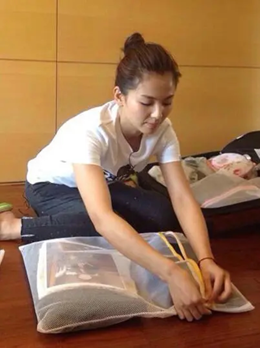 刘涛大家都不陌生,她一向有"贤妻"之称,家务活更是一把好手.