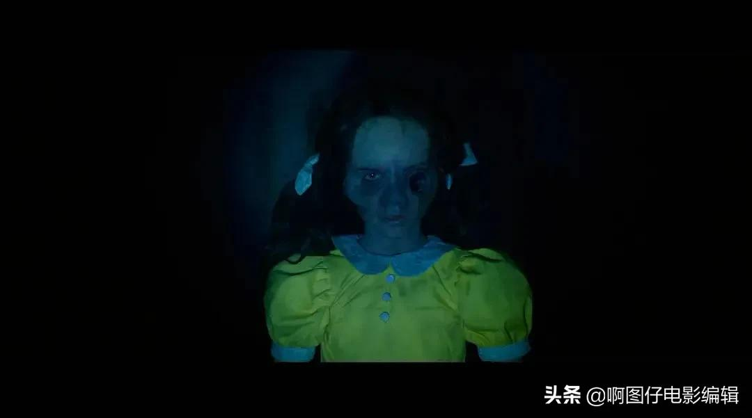 今天讲个《鬼故事》,英国最受欢迎的恐怖片.