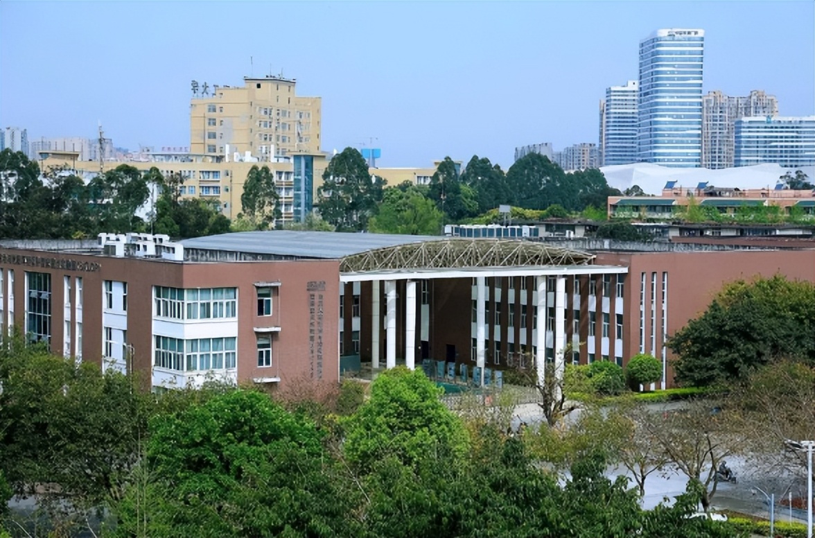 “恐龙”守候，坐拥4大食堂、水上图书馆！2022，成都理工大学等你来！