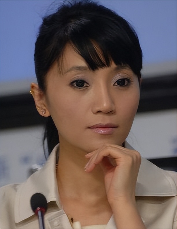 著名歌手朱桦：曾婉拒费翔的追求，照顾患病母亲，如今仍旧单身