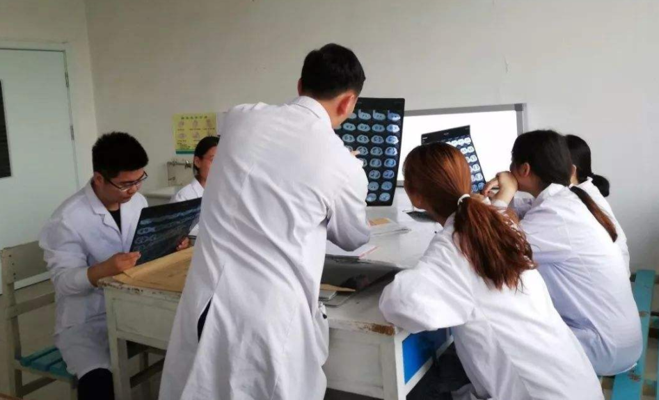 医学类专业“就业前景”排名，榜首在意料之外，中医学成为黑马