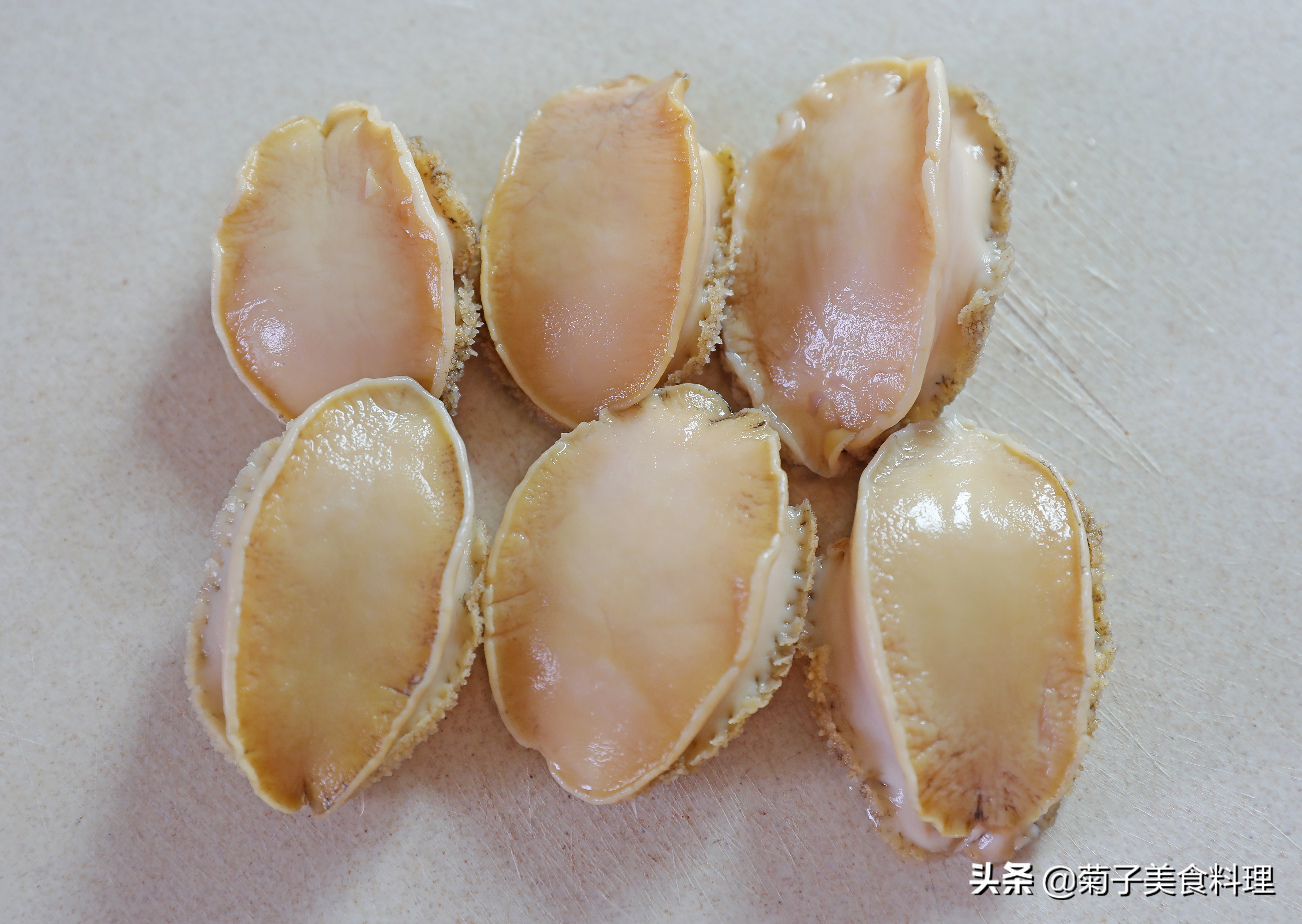 鲍鱼别再只会清蒸了,试试这种新做法,脆嫩爽口,寓意一夜鲍富
