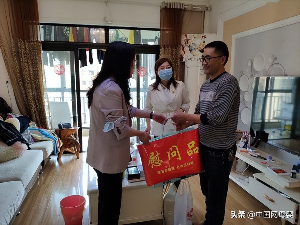 四川雅安市妇联、名山区妇联走访慰问赴沪抗疫医护人员家庭